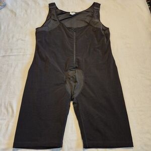 Shapewear men's size 4XL Black full body suit, adjustable shoulder straps, EUC